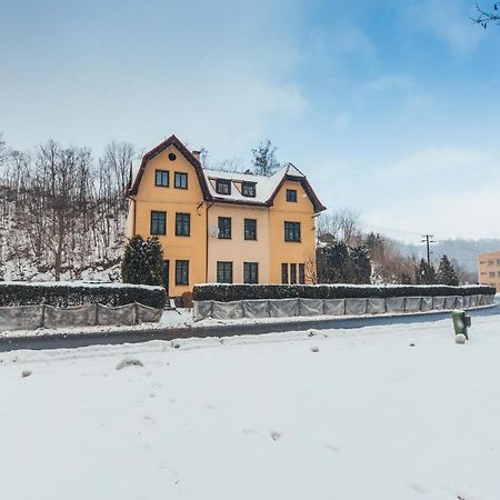 Schupplerova Vila Hostejn Экстерьер фото