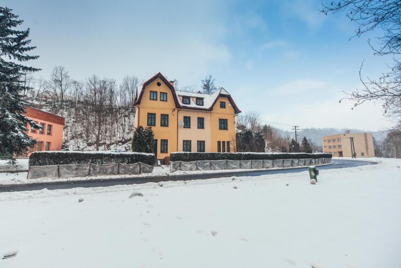 Schupplerova Vila Hostejn Экстерьер фото