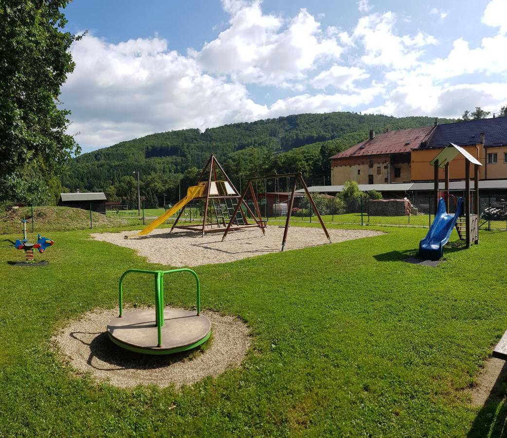Schupplerova Vila Hostejn Экстерьер фото